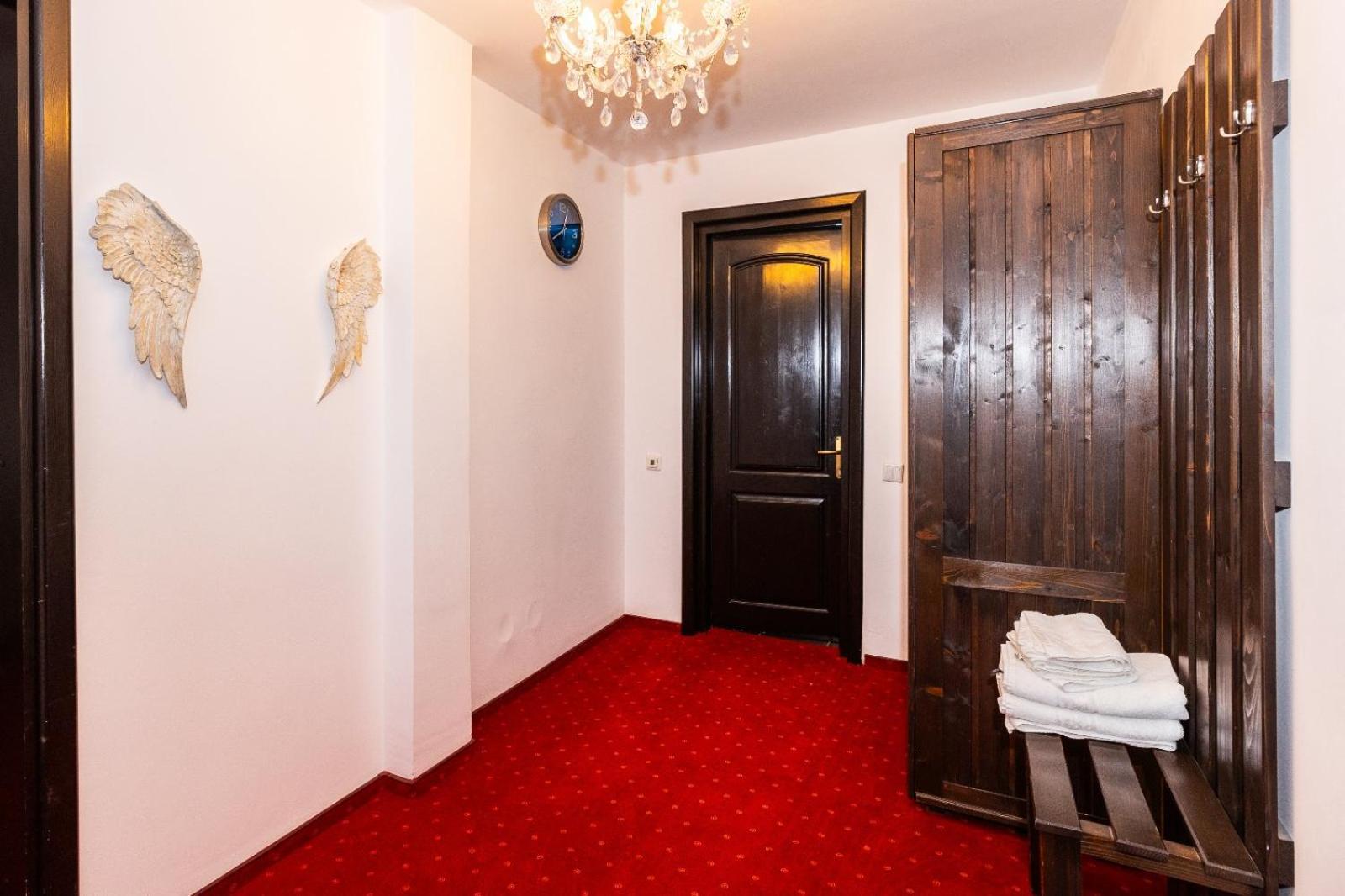 Vila Luca-Hotel Sirnea Exterior photo