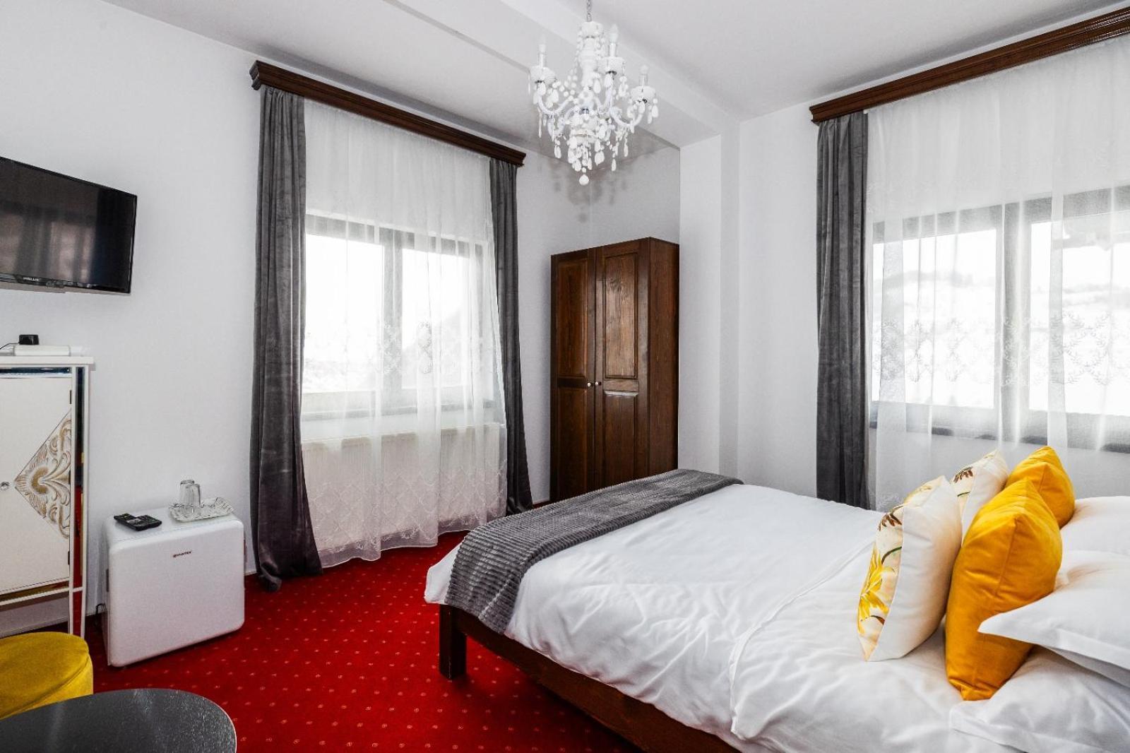 Vila Luca-Hotel Sirnea Exterior photo